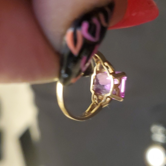 Vintage 10K Yellow Gold Amethyst Ring - Picture 5 of 8
